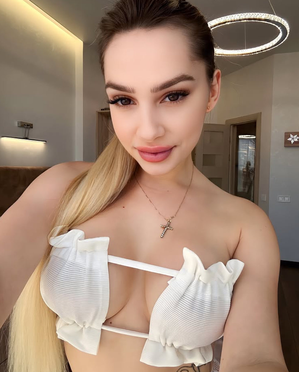 Ella Blonde OnlyFans photo 16